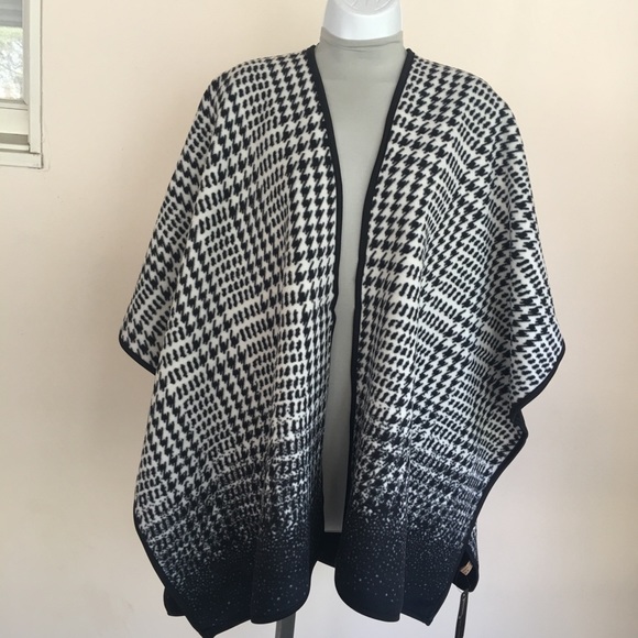 Sweaters - Shawl/wrap